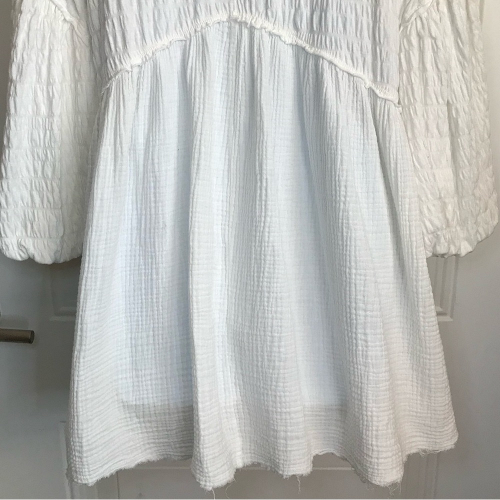 FP We The Free Flower Power White V-Neck Textured Gauze Raw Hem Top size S EUC - Picture 14 of 15